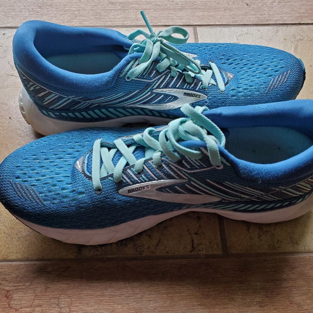 Brooks Adrenaline GTS 19 Running Sneaker - Size 10